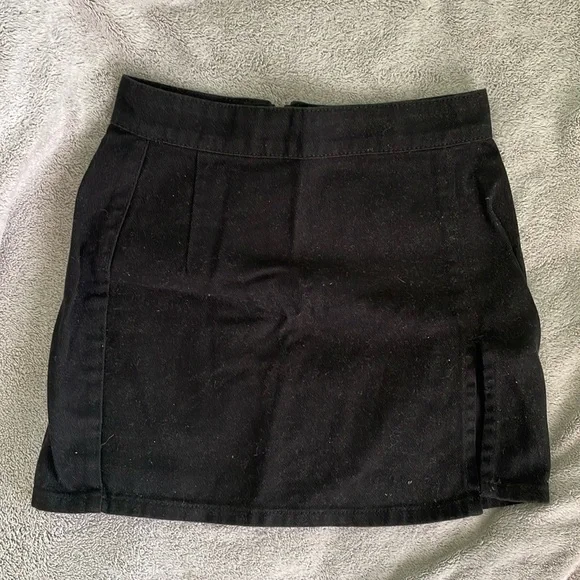 Princess Polly (Lioness) The Lola Mini Black Skirt - Picture 1 of 4